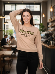 Inside Crop Sweatshirt – Minimal Streetwear Style for Pre-Winter Comfort